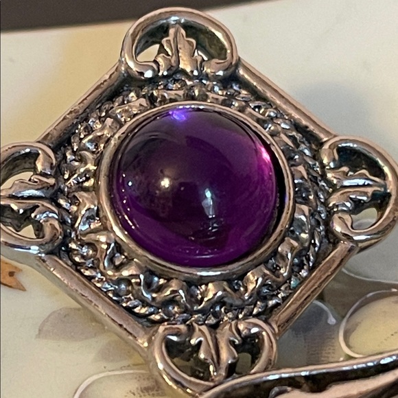 1992 Avon “Bold and Classic” Purple Glass Cabochon Clip-on Earrings & Brooch - Picture 5 of 10